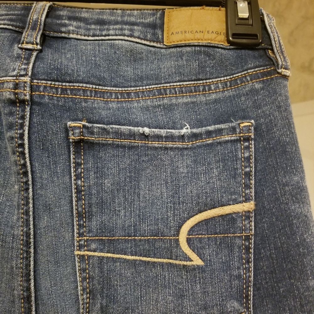 NWT size 2, 26 w American Eagle high rise blue jean - Picture 3 of 8
